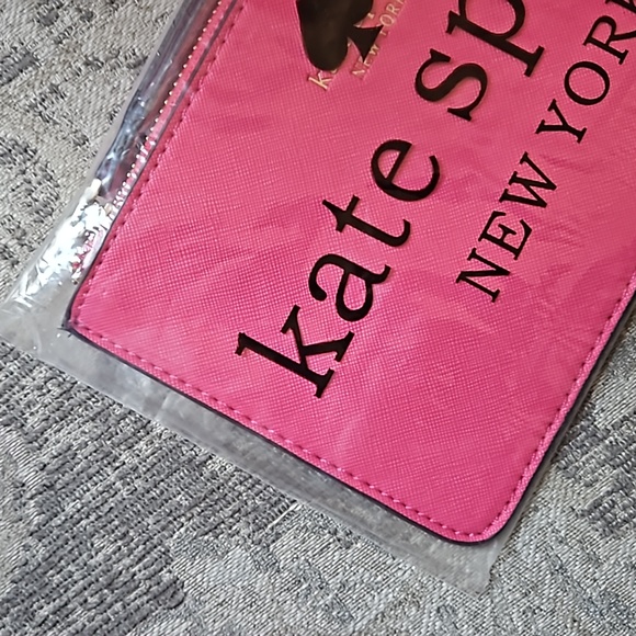 Gifted NIP Kate Spade Dark Pink Wristlet - Picture 4 of 10